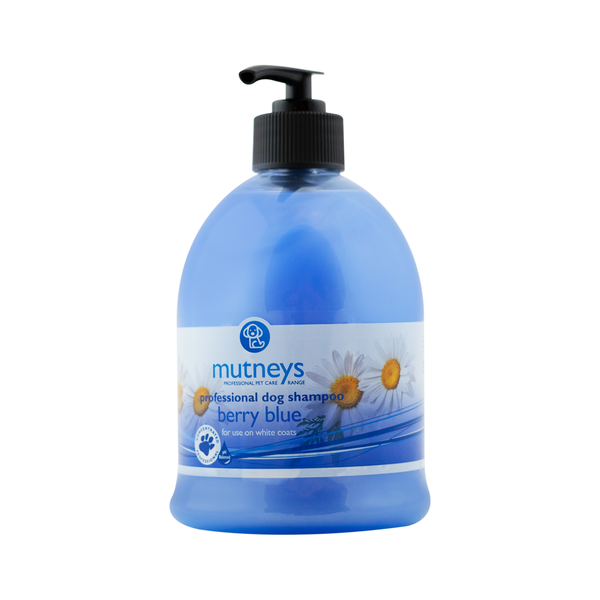 Mutneys Berry Blue Hundeshampoo velegnet til hvide og plettede hunde